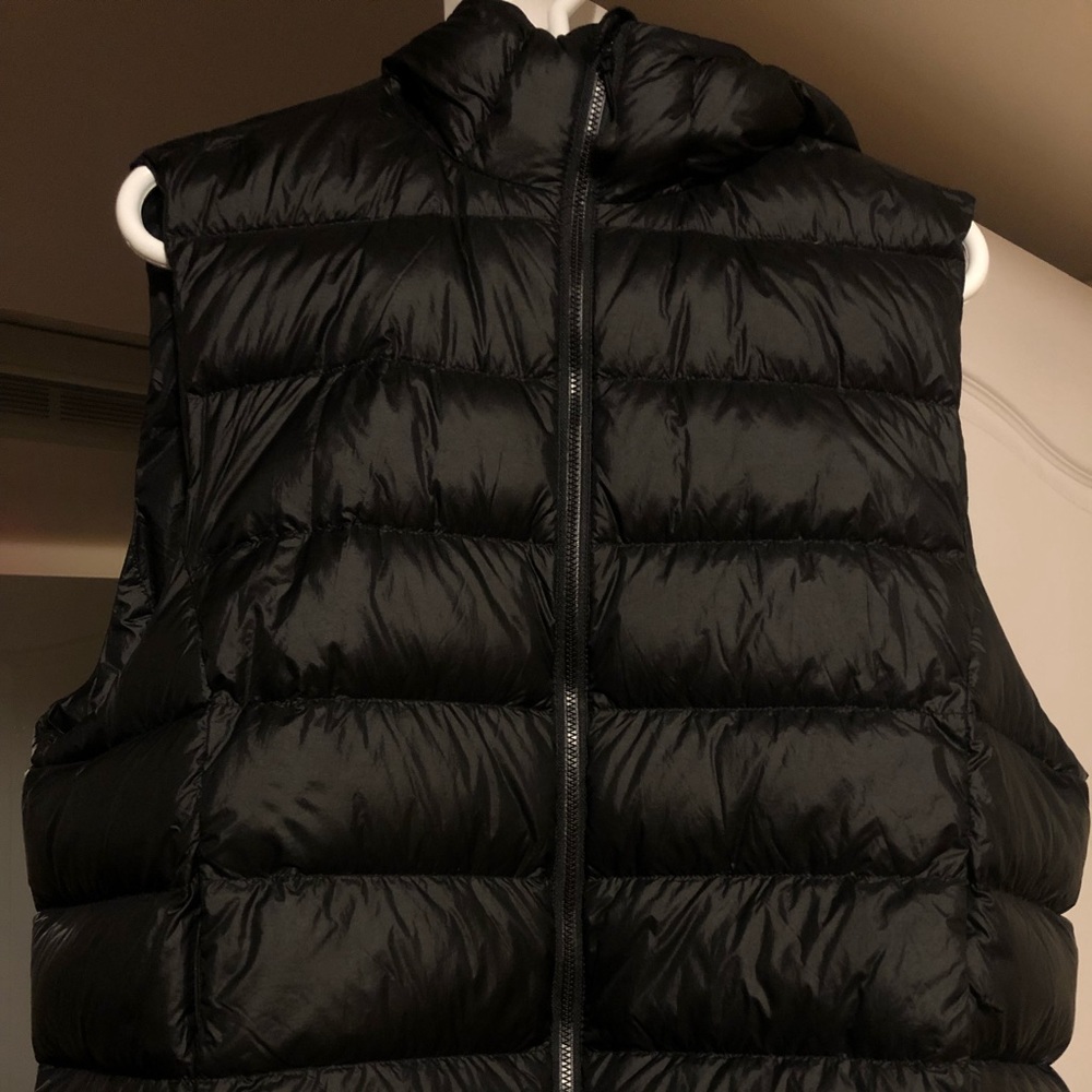 Aritzia Tna Little Puff Vest 2021